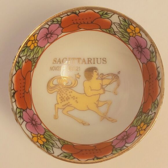 Chinese Antique Zodiac Sagittarius Hand painted Gold Trimmed Mini Porcelain Bowl - Picture 5 of 10